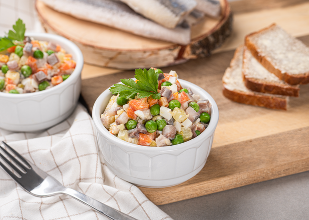 Sałatka jarzynowa ze śledziem