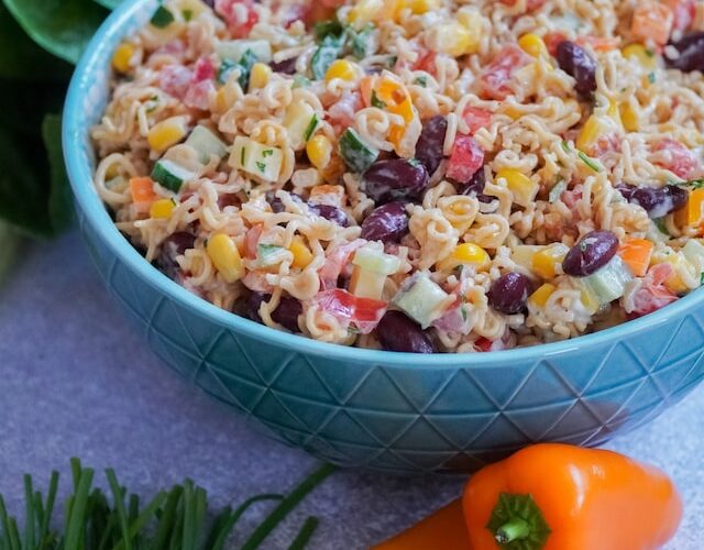 Sałatka jarzynowa ze śledziem